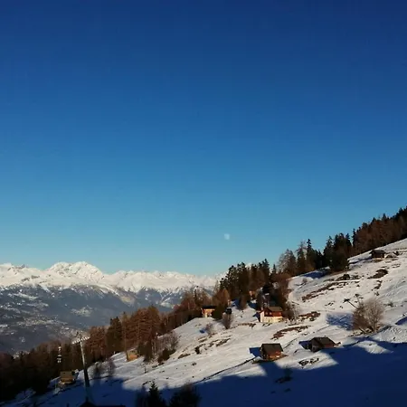 In With A Hilltop View Daire *