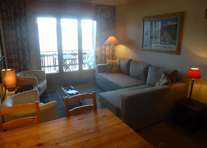 아파트 In Near Lift *